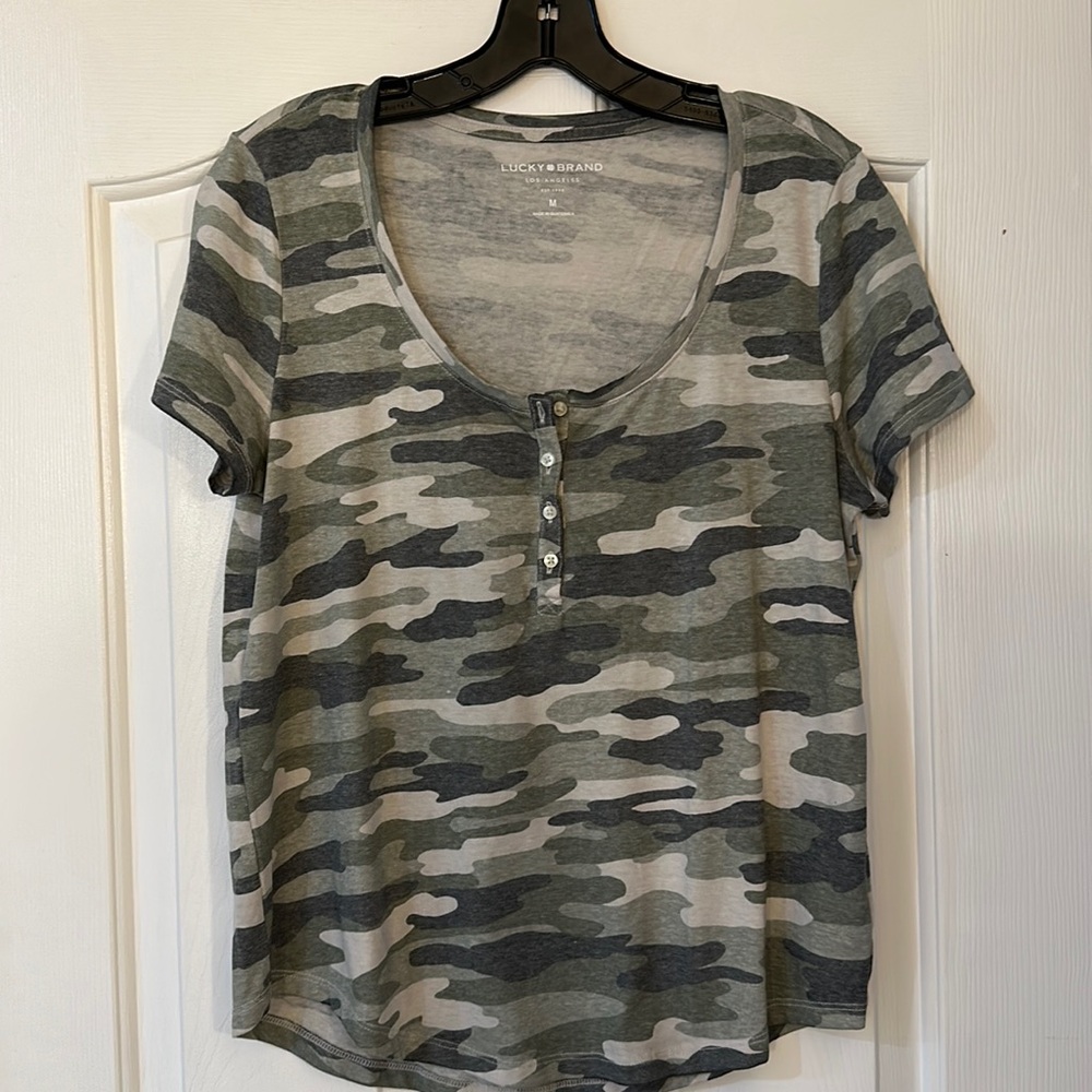 Lucky brand camo tee